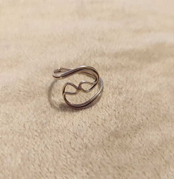 Handmade Sterling Silver Ring Size 9 - Picture 4 of 6